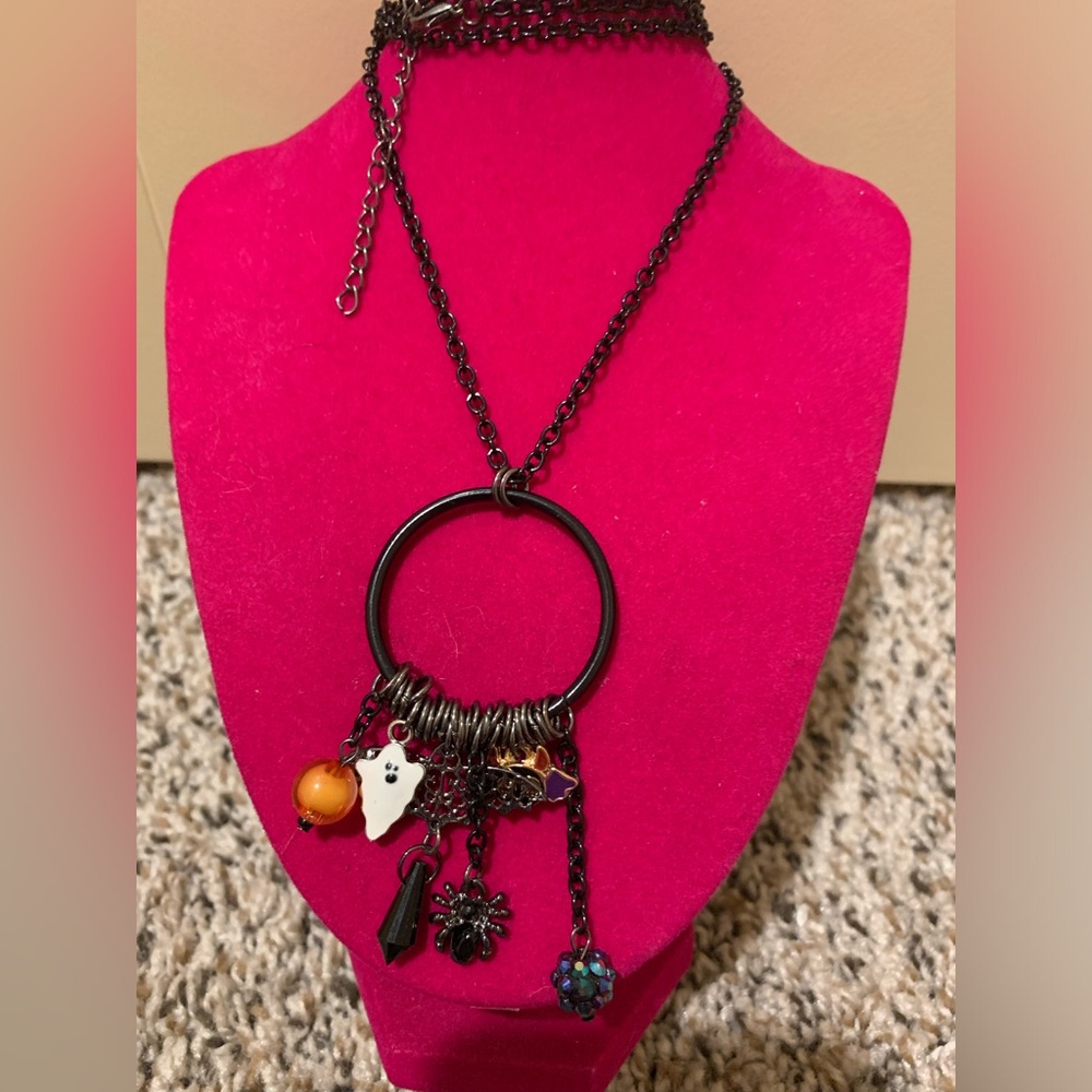NWOT long charm necklace